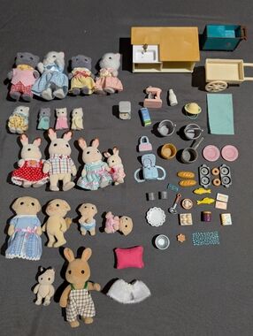 Sylvanian Calico Critters 59 Pieces Figures Animals Furniture Accessories Toys